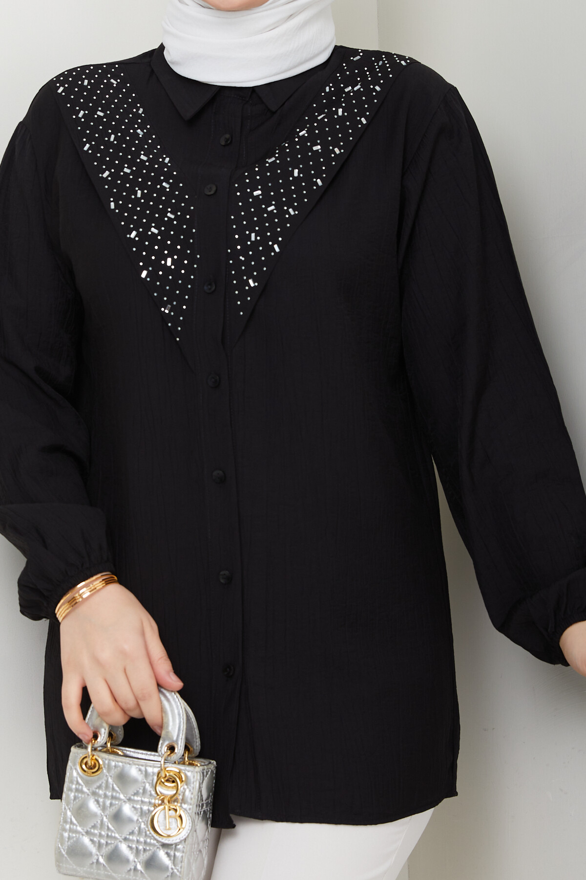 V ROBALI TAŞ DETAY GÖMLEK- SİYAH