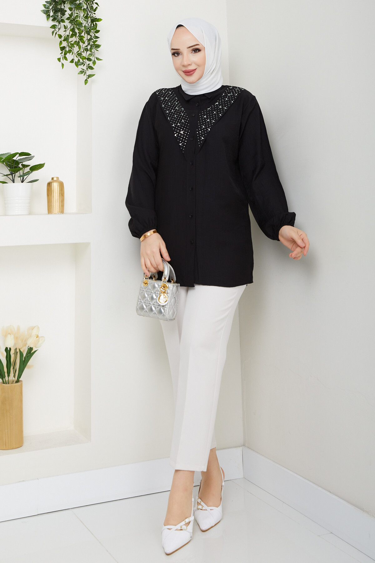 V ROBALI TAŞ DETAY GÖMLEK- SİYAH