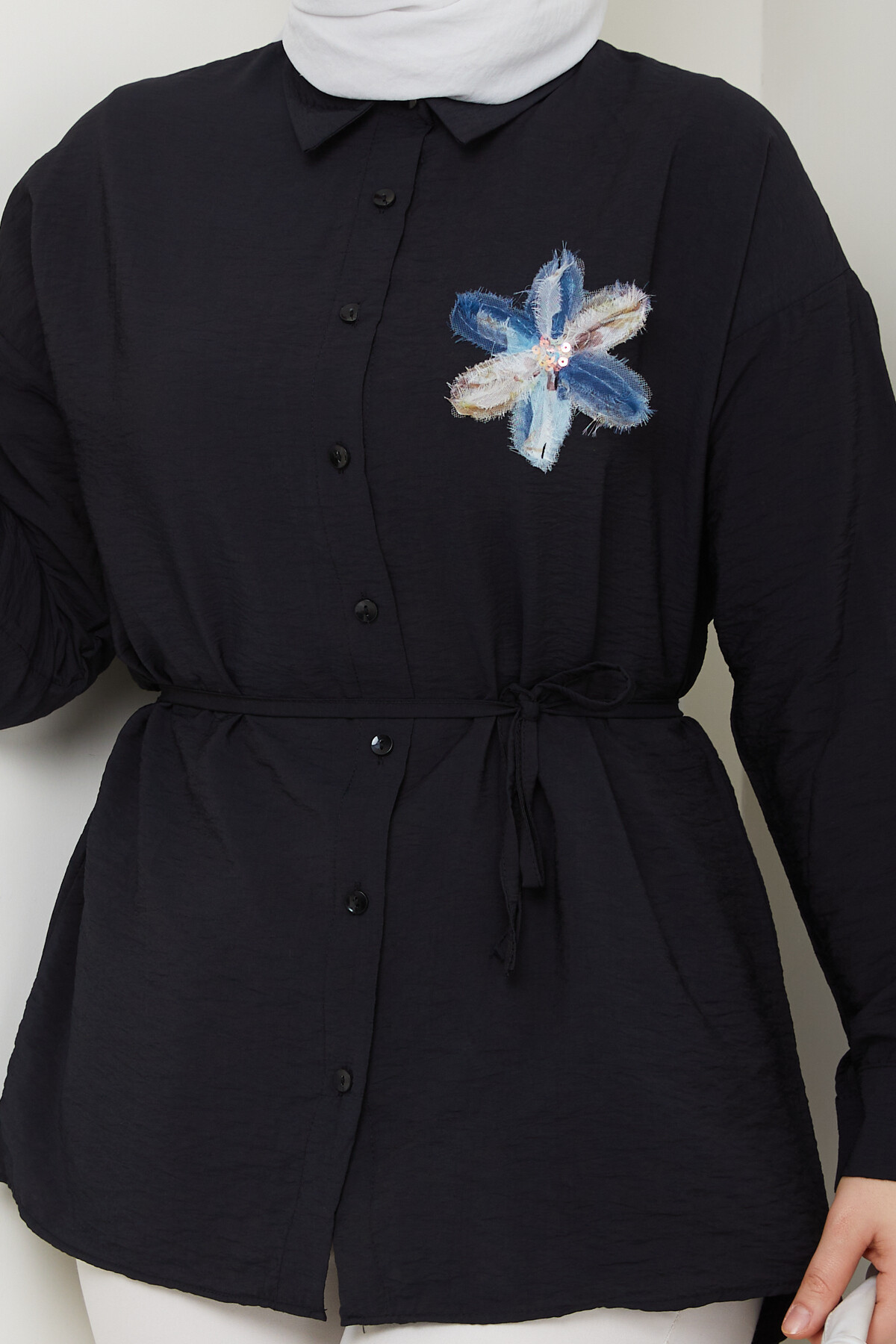 VİO ÇİÇEKLİ GÖMLEK-SİYAH