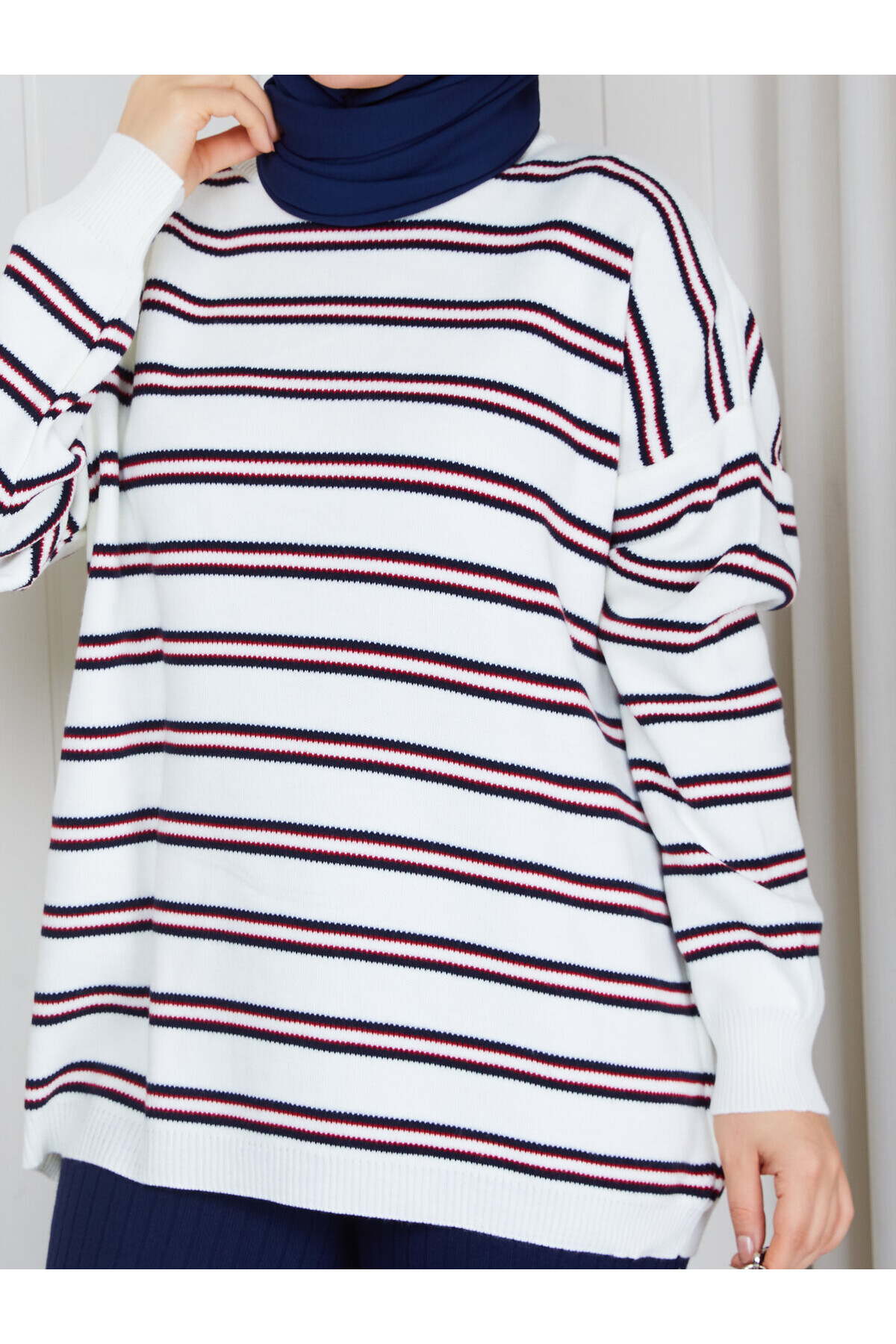 0305 Çizgili Oversize Triko Kazak –Beyaz