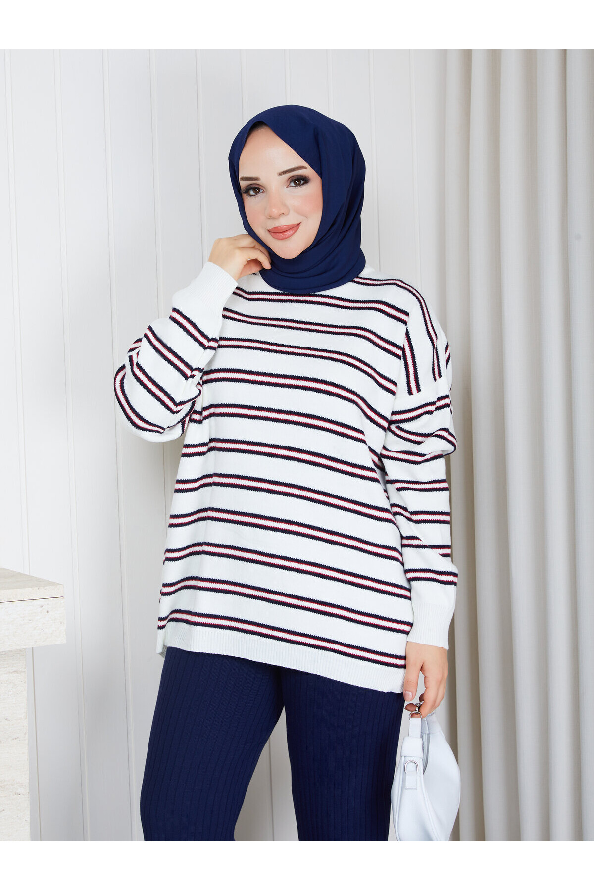 0305 Çizgili Oversize Triko Kazak –Beyaz