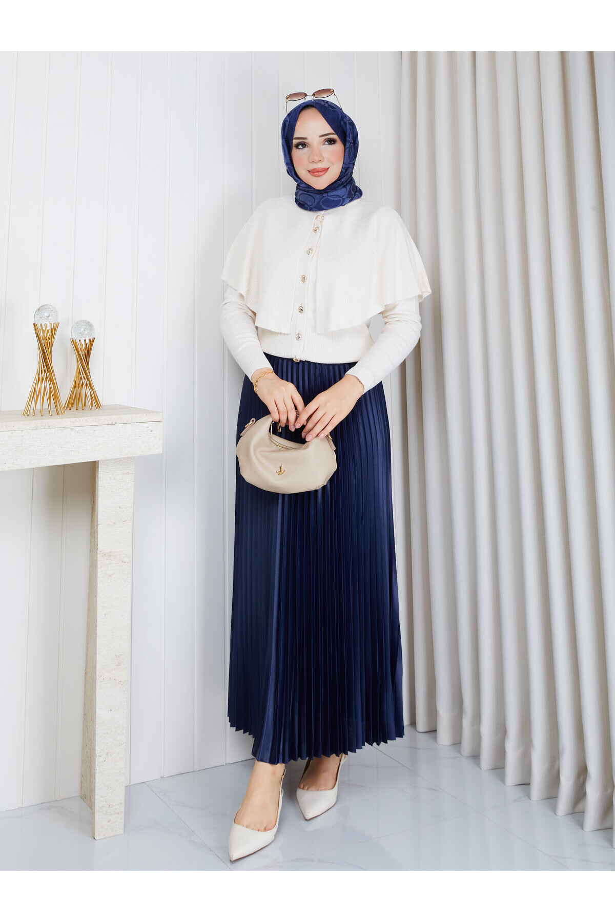 1002-Pelerin Detaylı Kazak-Krem