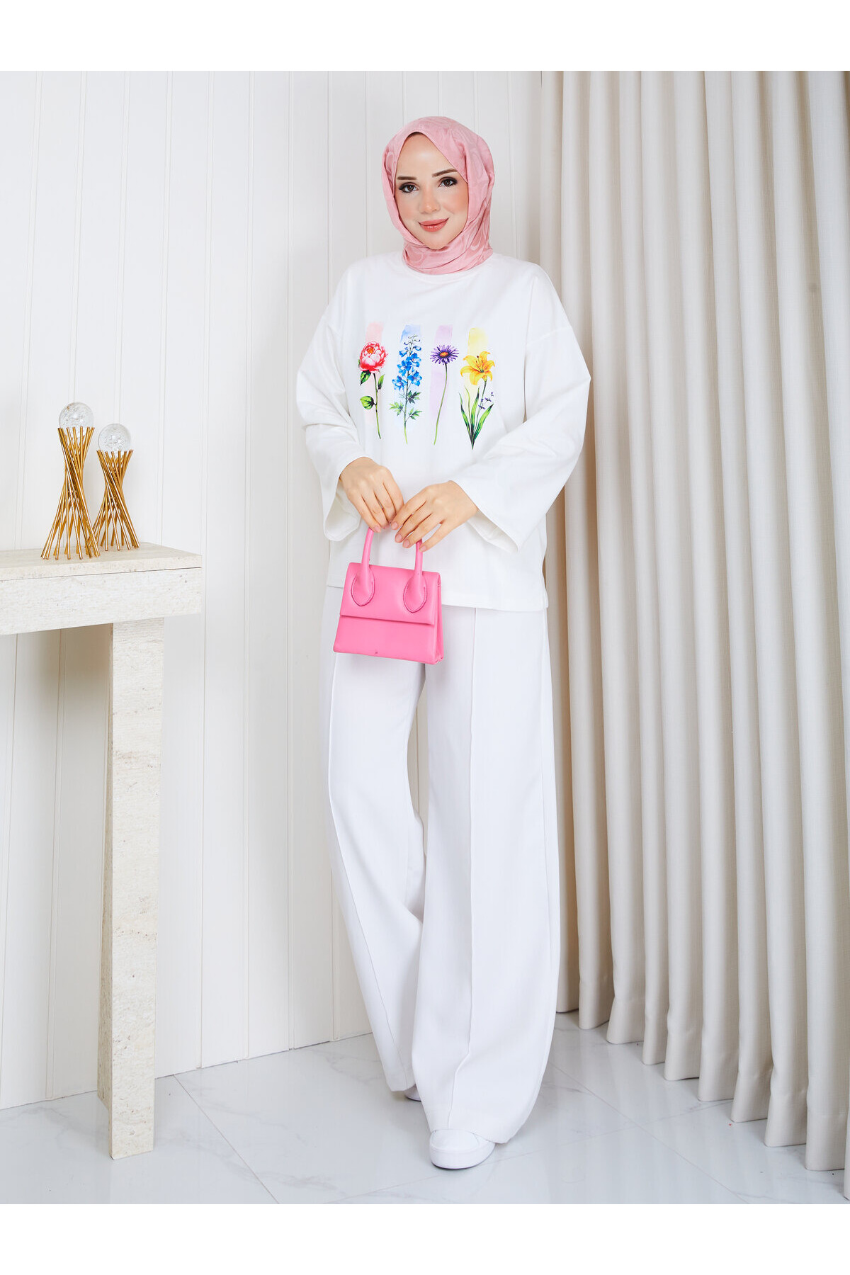 1011 Çiçek Baskılı Oversize Sweatshirt – Beyaz