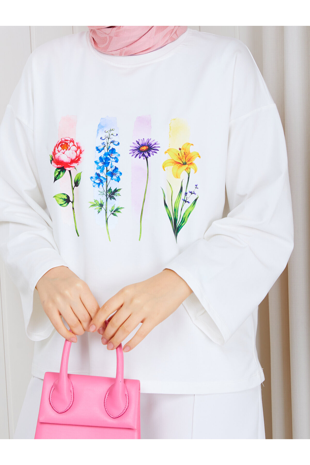 1011 Çiçek Baskılı Oversize Sweatshirt – Beyaz
