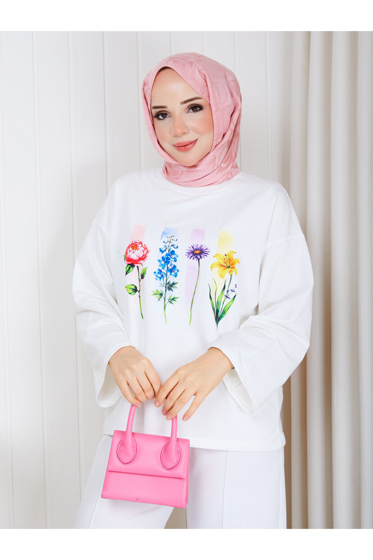 1011 Çiçek Baskılı Oversize Sweatshirt – Beyaz