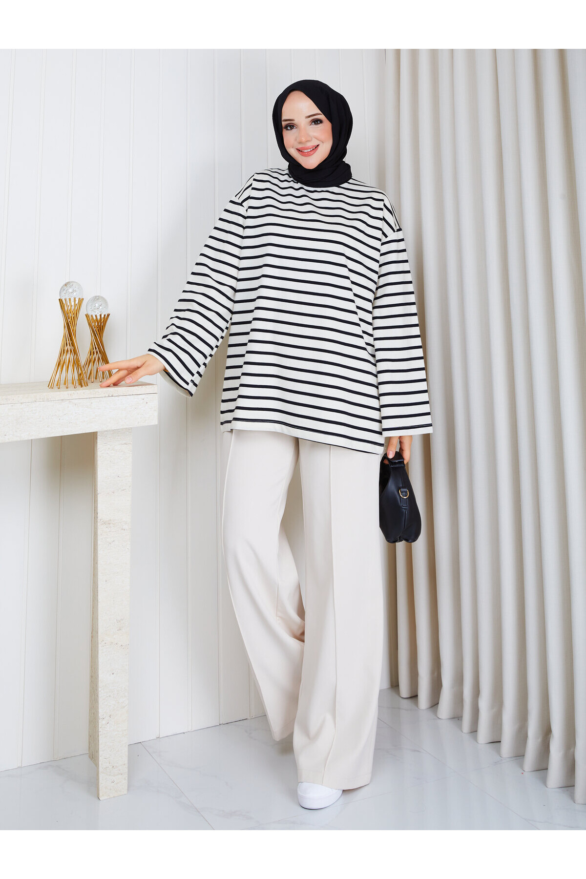 1301 Çizgili Oversize Basic Sweatshirt – Ekru/Siyah