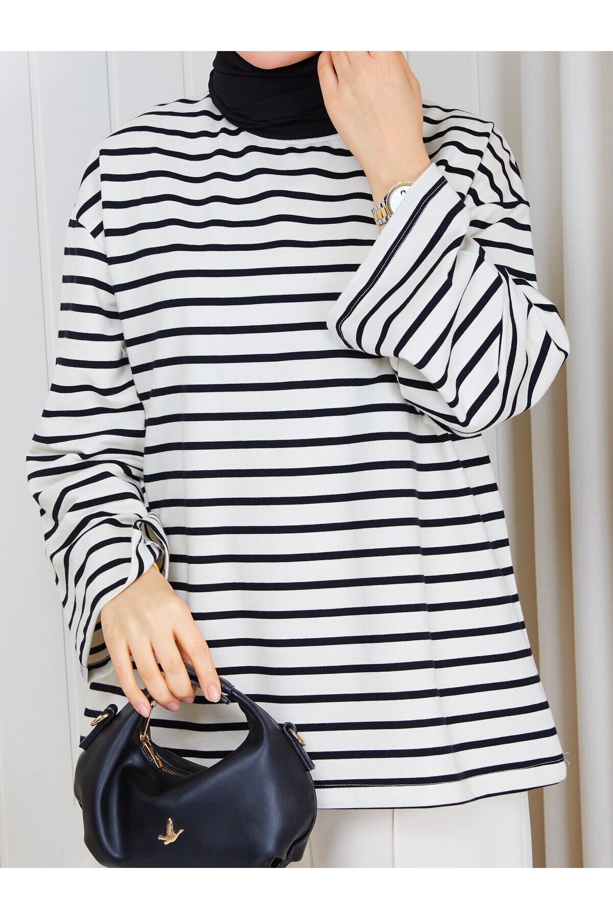 1301 Çizgili Oversize Basic Sweatshirt – Ekru/Siyah