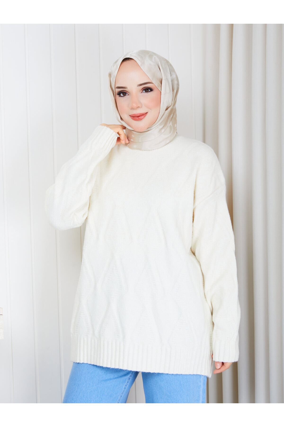 1325 Saç Örgü Desenli Oversize Triko Kazak – Ekru