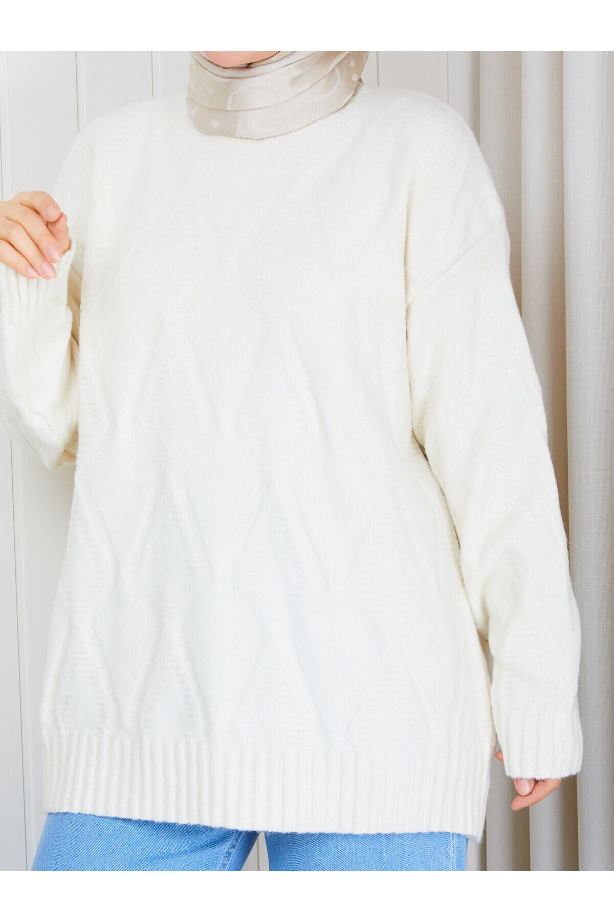 1325 Saç Örgü Desenli Oversize Triko Kazak – Ekru