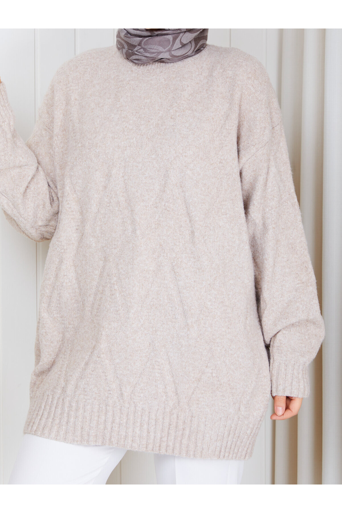 1327 Saç Örgü Desenli Oversize Triko Kazak – Taş