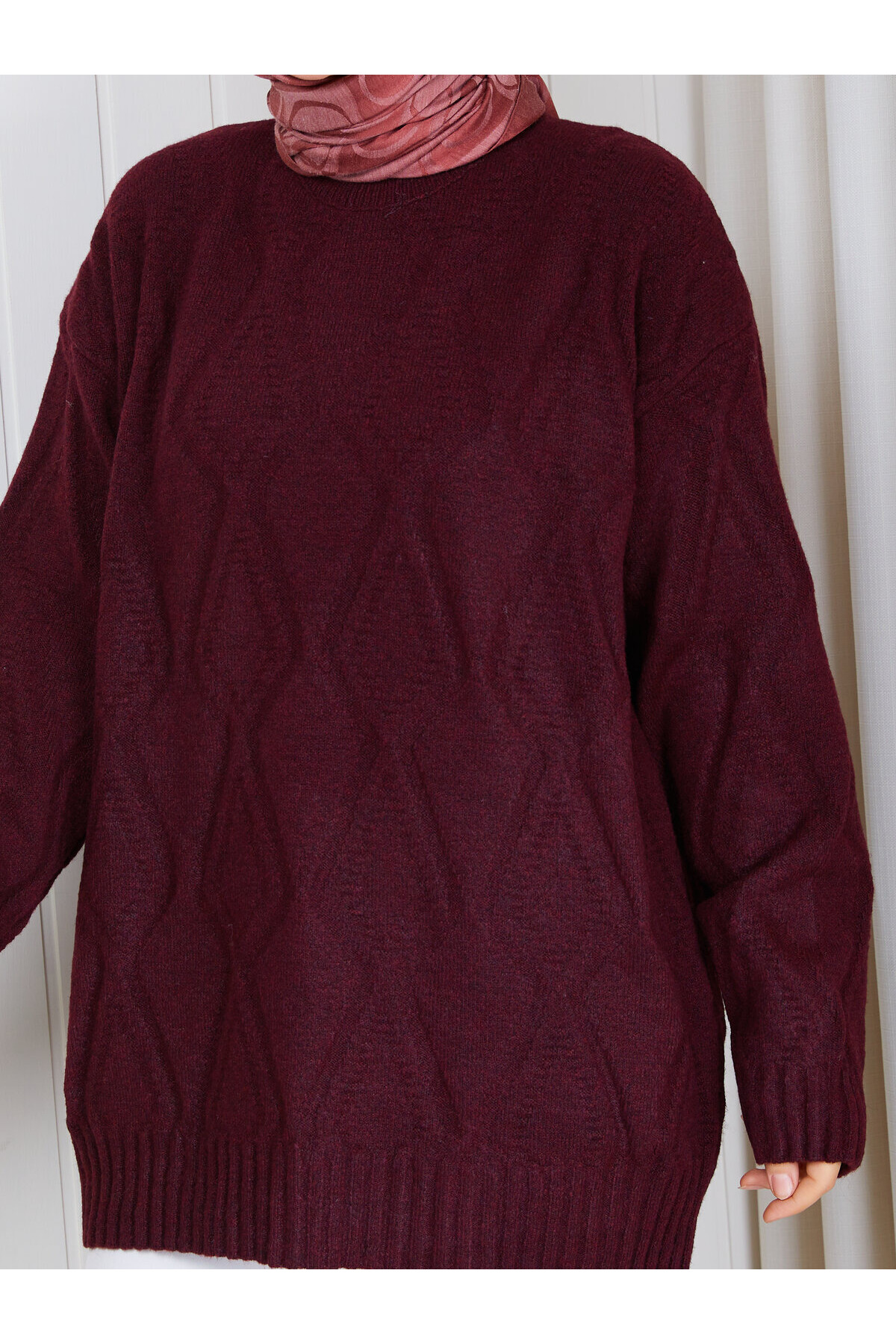 1330 Saç Örgü Desenli Oversize Triko Kazak – Bordo