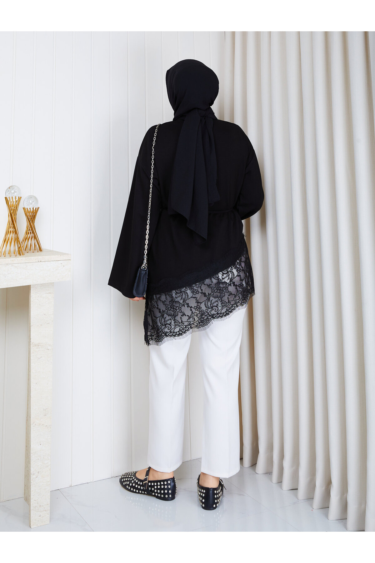 1401 Asimetrik Dantel Detaylı Kuşaklı Sweatshirt-Siyah