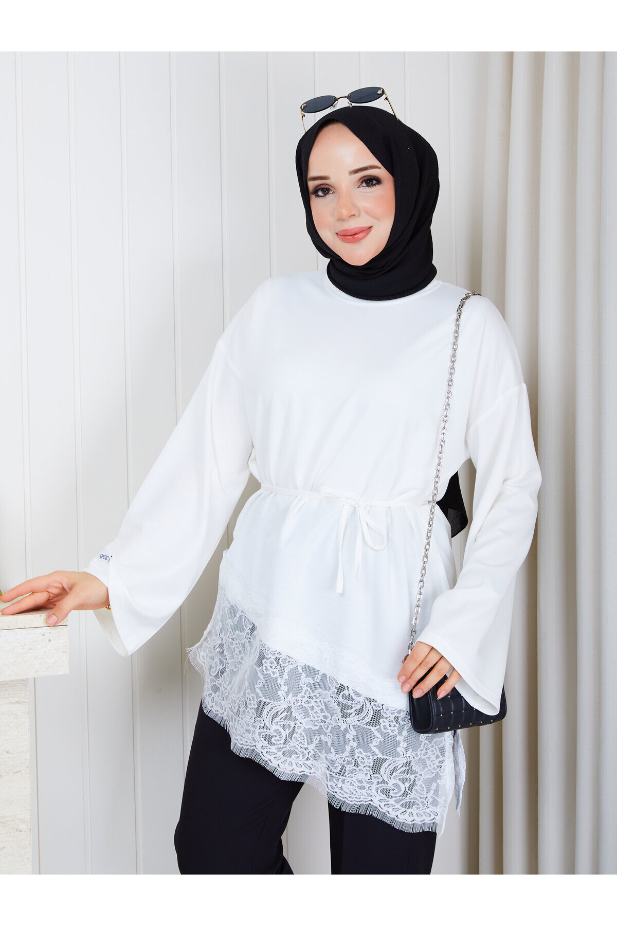 1402 Asimetrik Dantel Detaylı Kuşaklı Sweatshirt-Beyaz