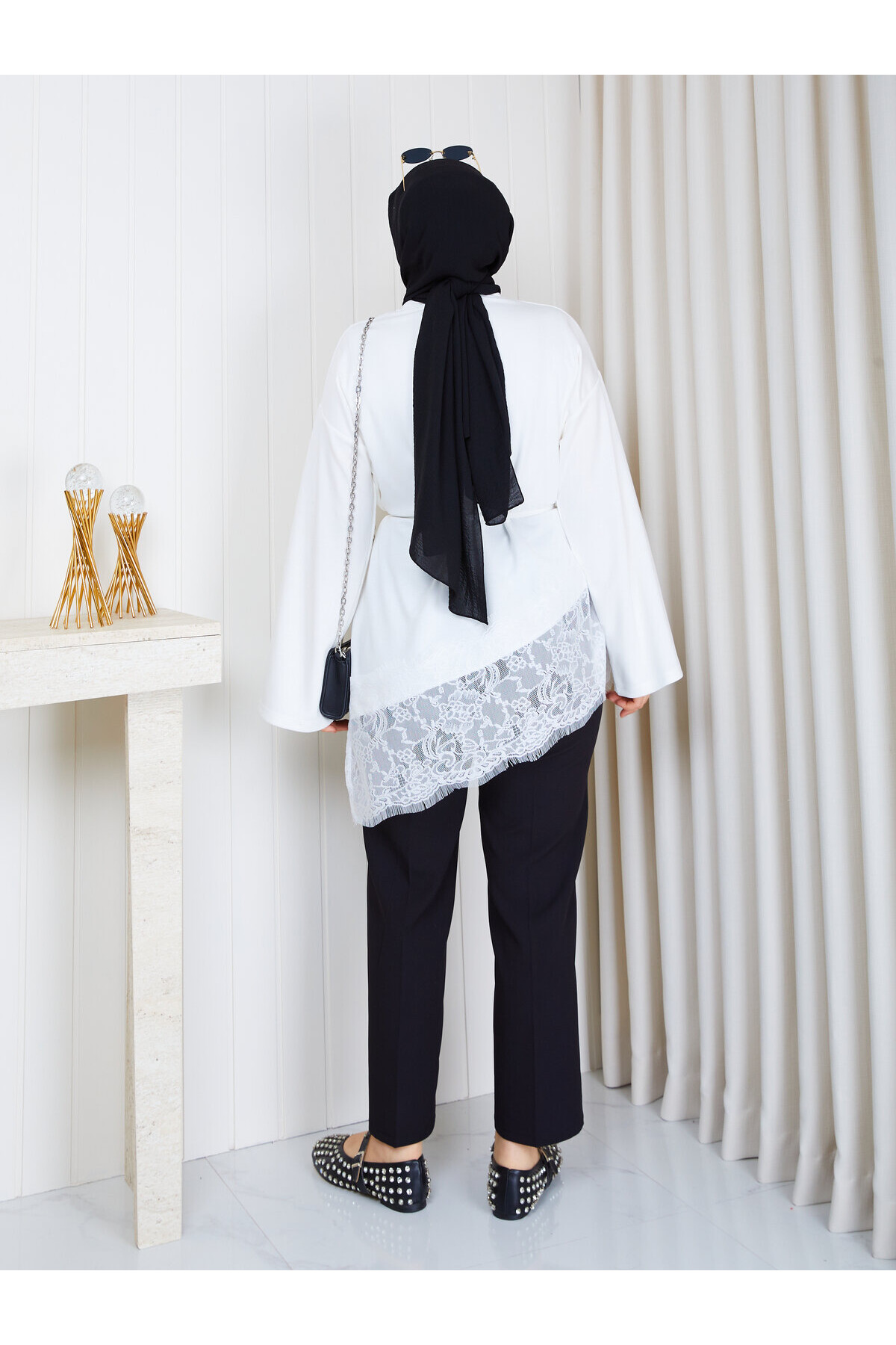 1402 Asimetrik Dantel Detaylı Kuşaklı Sweatshirt-Beyaz