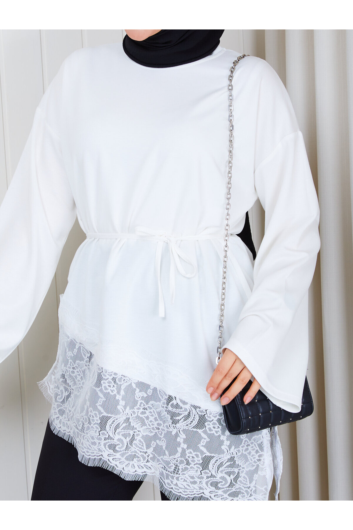 1402 Asimetrik Dantel Detaylı Kuşaklı Sweatshirt-Beyaz