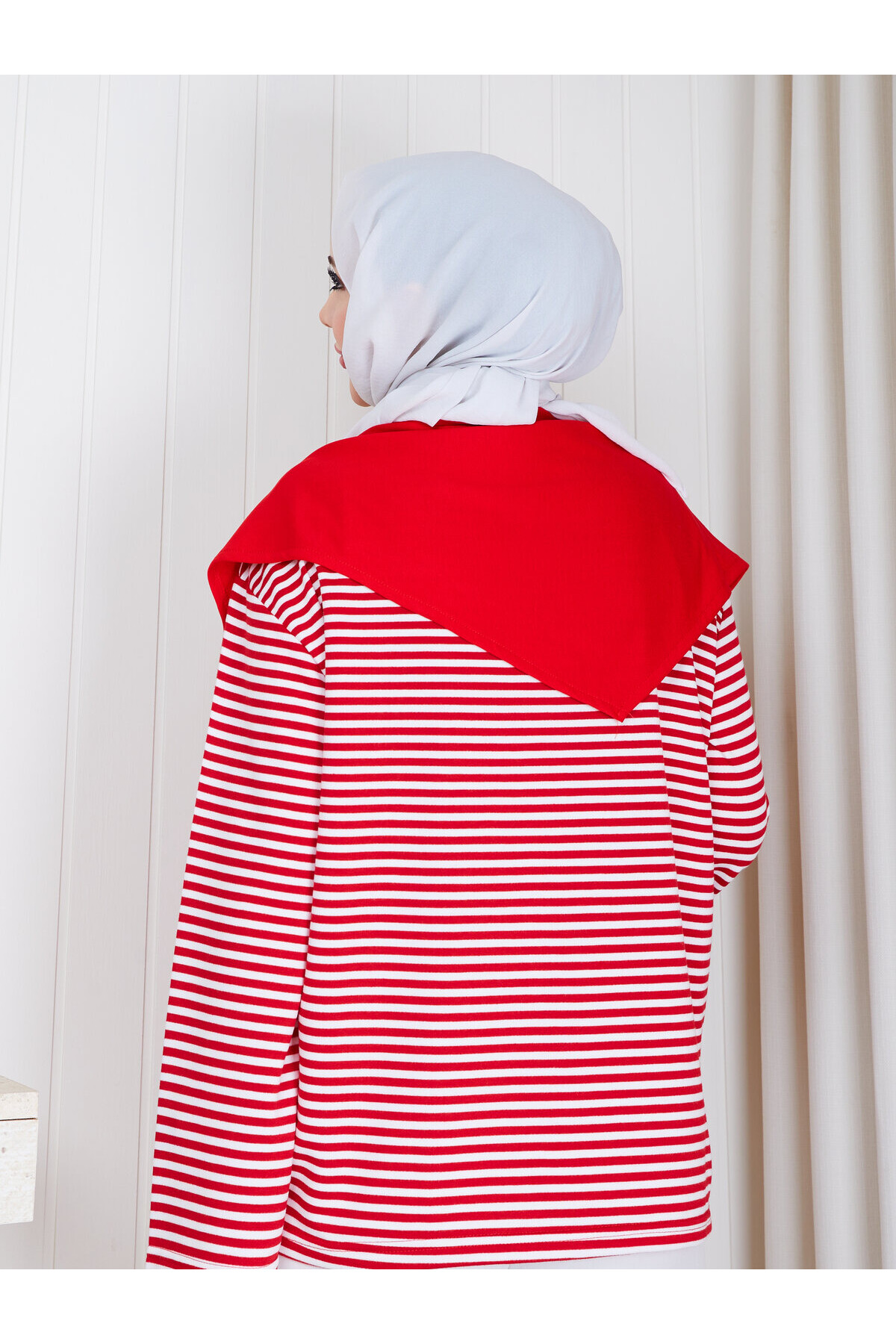 2828 Şal Detaylı Çizgili Oysho Kumaş Sweat – Kırmızı/Beyaz