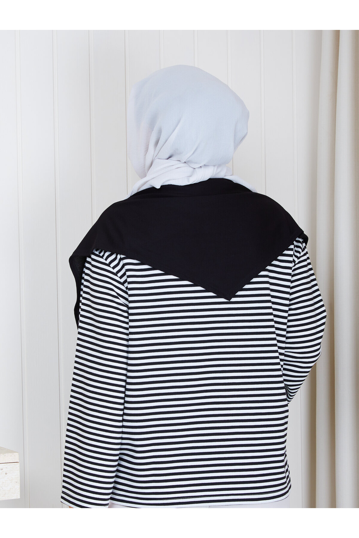 2828 Şal Detaylı Çizgili Oysho Kumaş Sweat – siyah beyaz çizgili