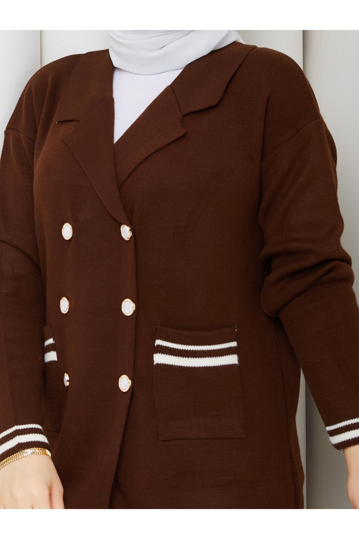 ÇELİK ÖRME DÜĞME DETAY TRİKO TAKIM -ACI KAHVE