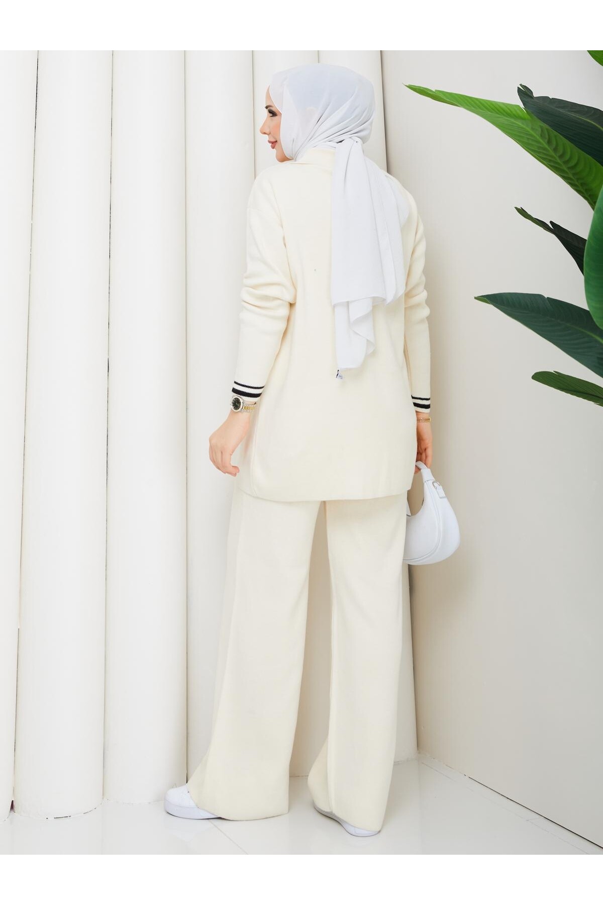 ÇELİK ÖRME DÜĞME DETAY TRİKO TAKIM -KREM