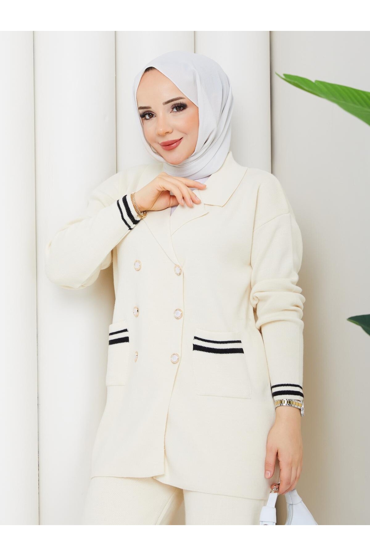 ÇELİK ÖRME DÜĞME DETAY TRİKO TAKIM -KREM