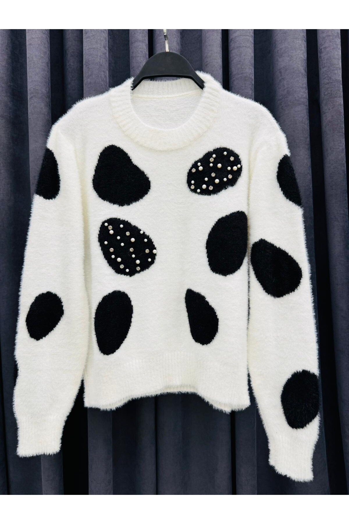 Desenli İnci Detaylı Tüy Kazak Beyaz