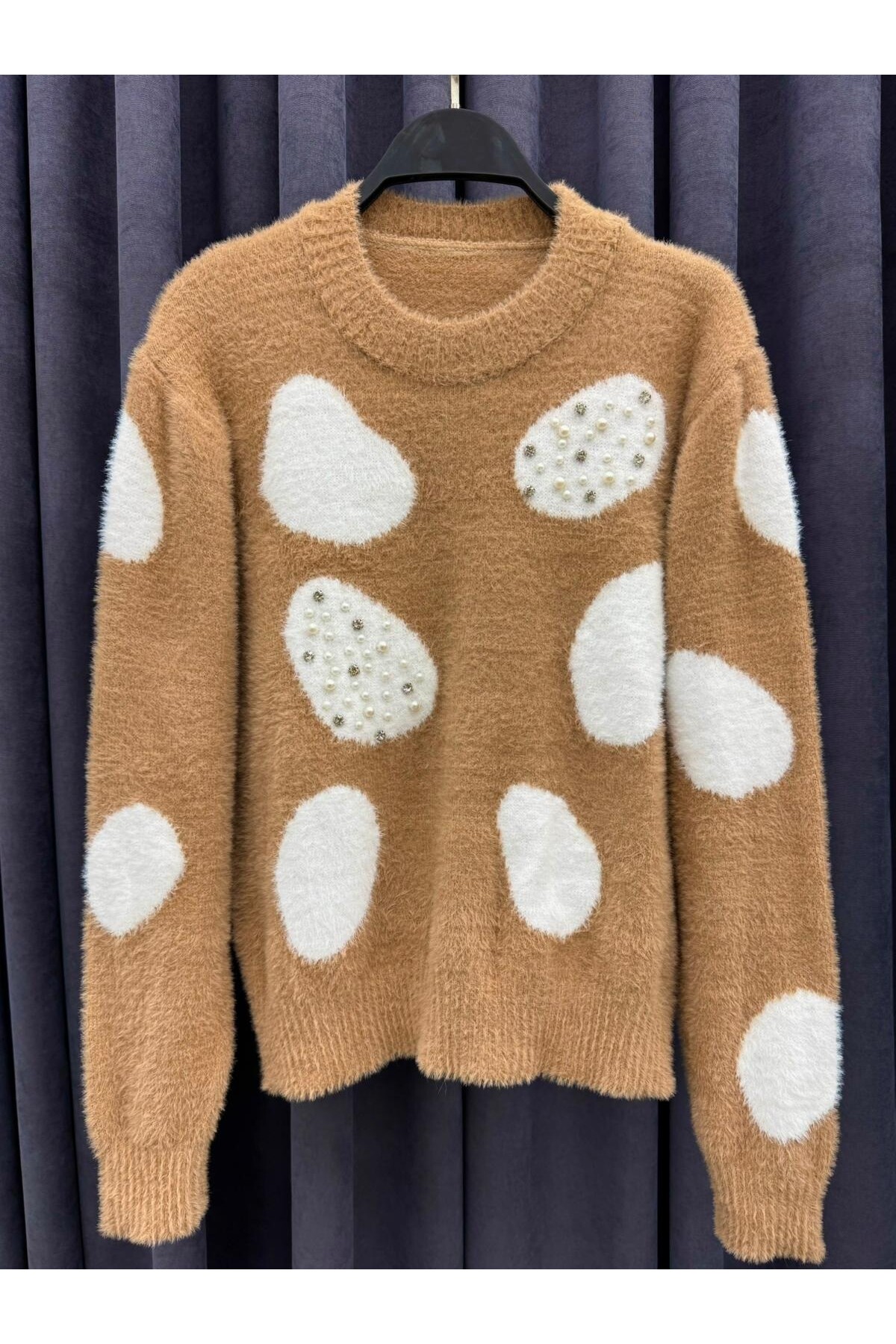 Desenli İnci Detaylı Tüy Kazak Camel