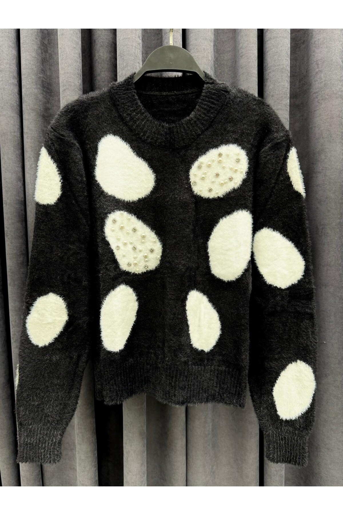 Desenli İnci Detaylı Tüy Kazak Siyah