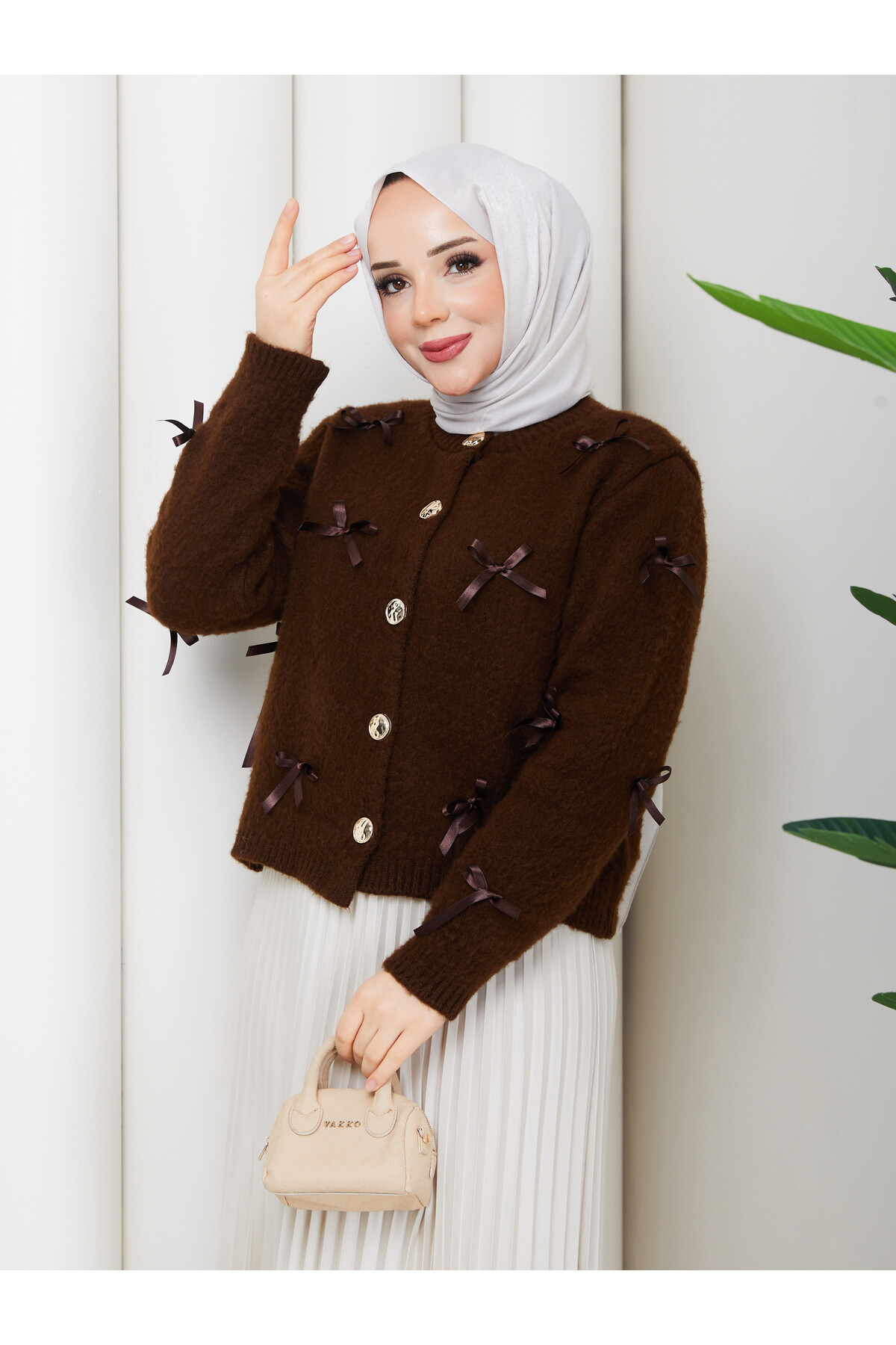 FİYONKLU TRİKO HIRKA - ACI KAHVE