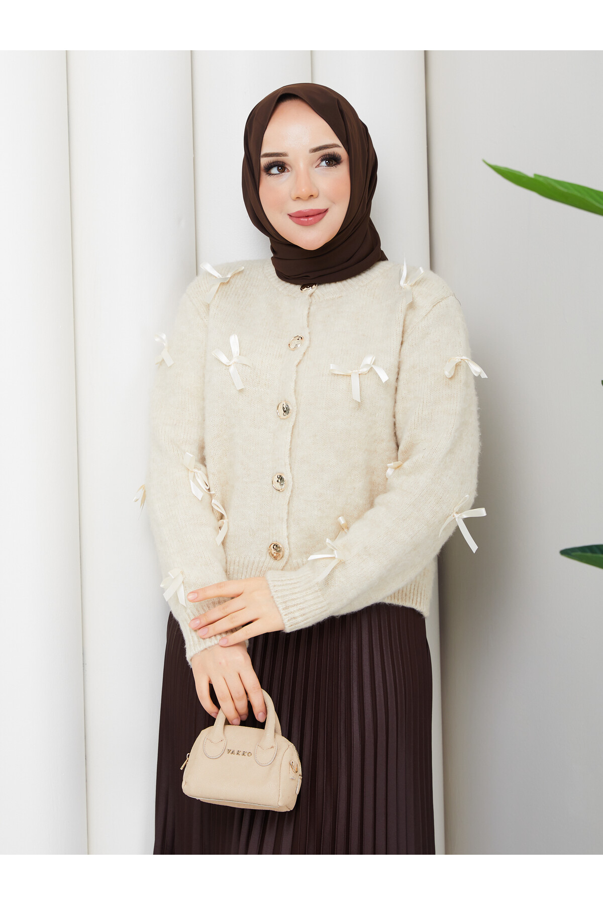 FİYONKLU TRİKO HIRKA - KREM