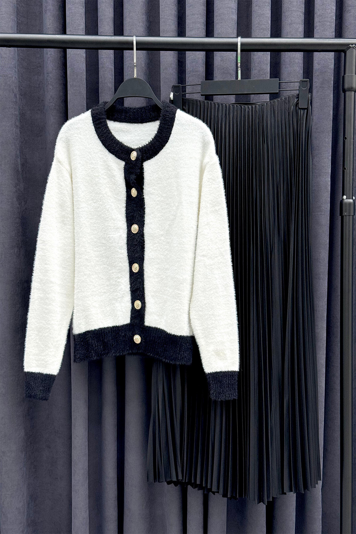 Gold Detay Tüy Hırka Kombin Beyaz