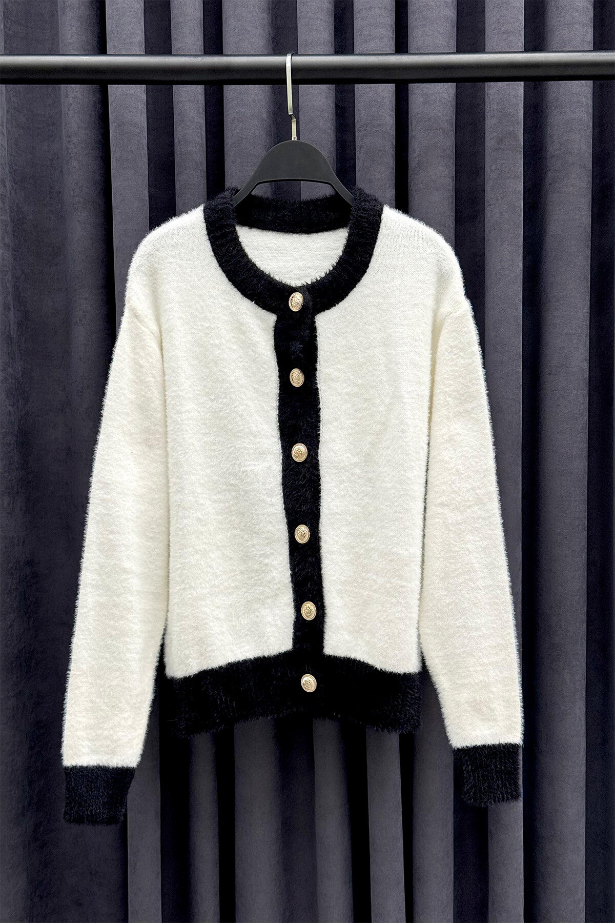 Gold Detay Tüy Hırka Yeşil Beyaz