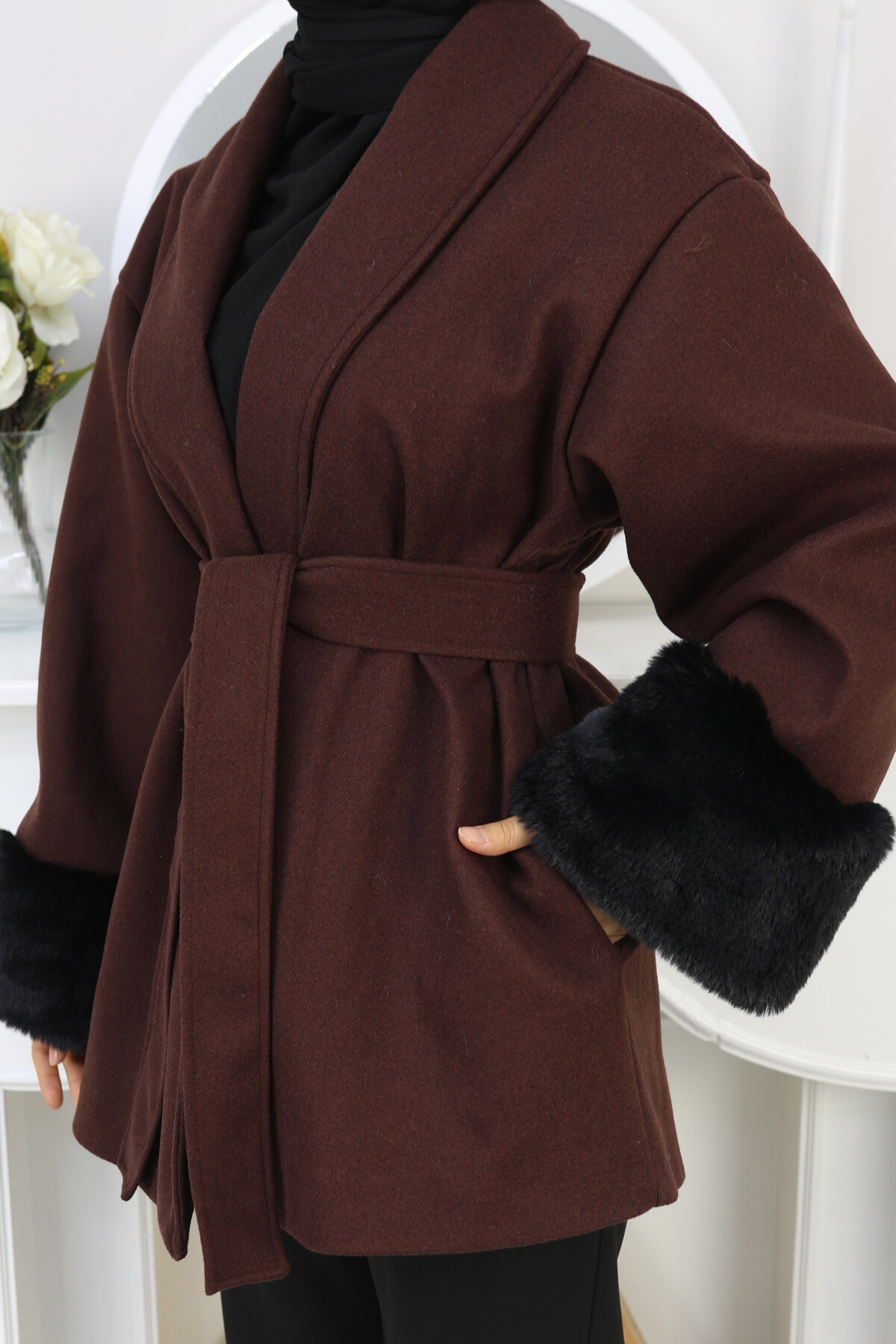 KOLU KÜRK DETAY KISA KABAN -ACI KAHVE