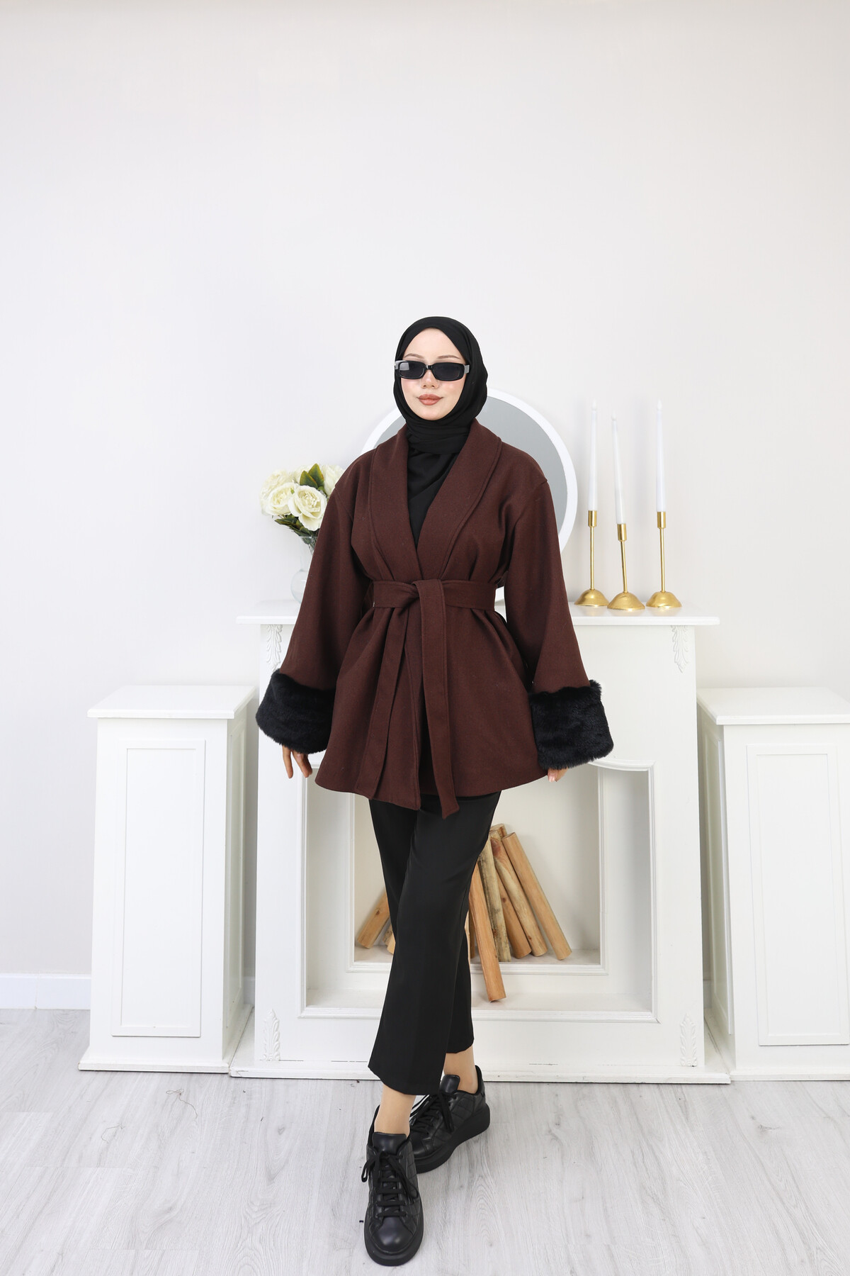 KOLU KÜRK DETAY KISA KABAN -ACI KAHVE