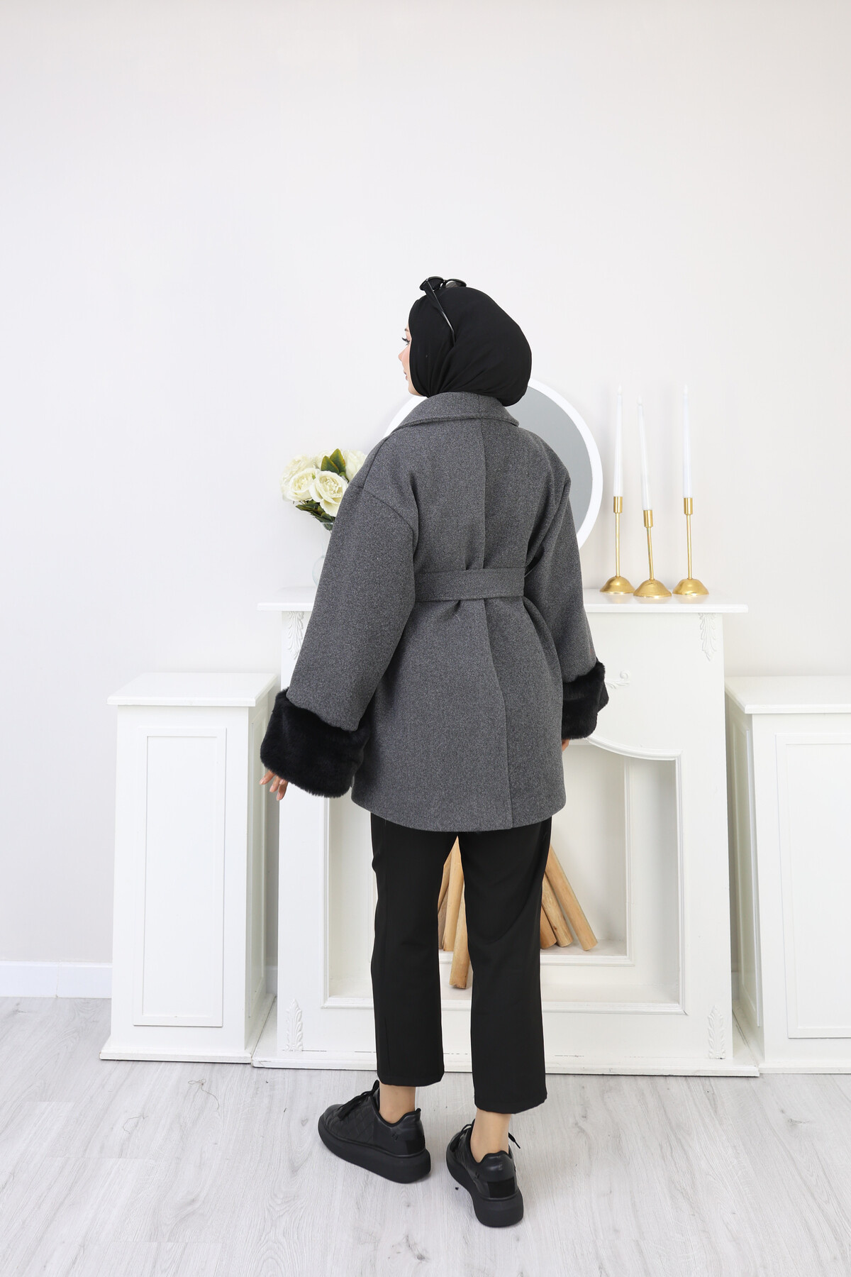 KOLU KÜRK DETAY KISA KABAN -FÜME