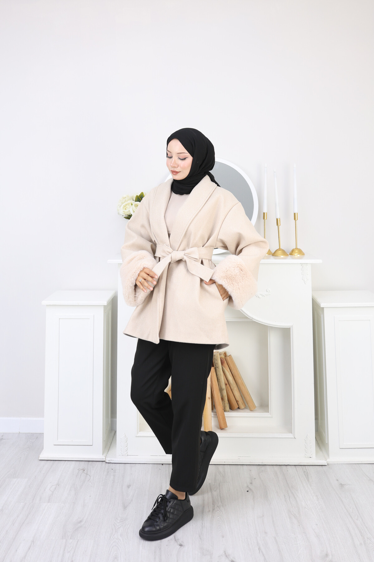 KOLU KÜRK DETAY KISA KABAN -KREM