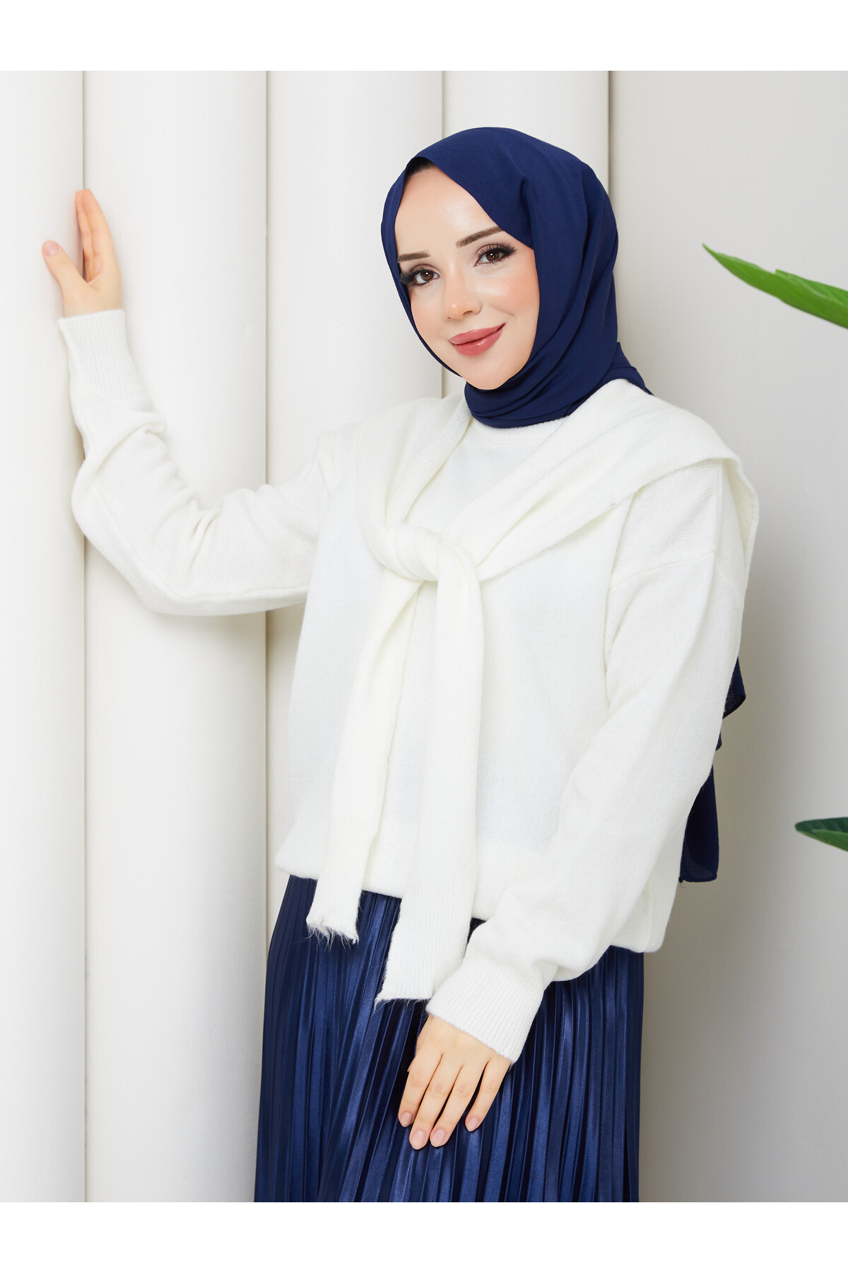 OMUZ ŞAL DETAYLI ETEKLİ KOMBİN - BEYAZ