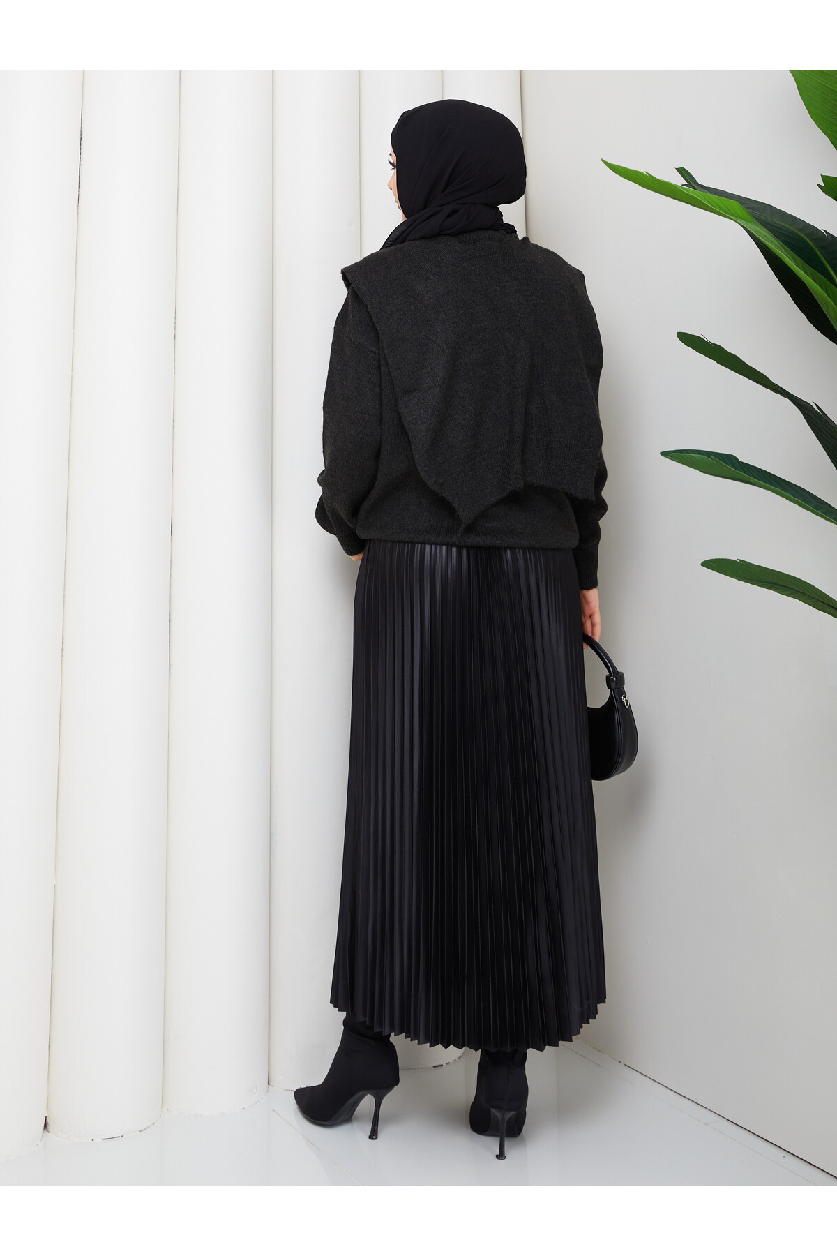 OMUZ ŞAL DETAYLI ETEKLİ KOMBİN - FÜME