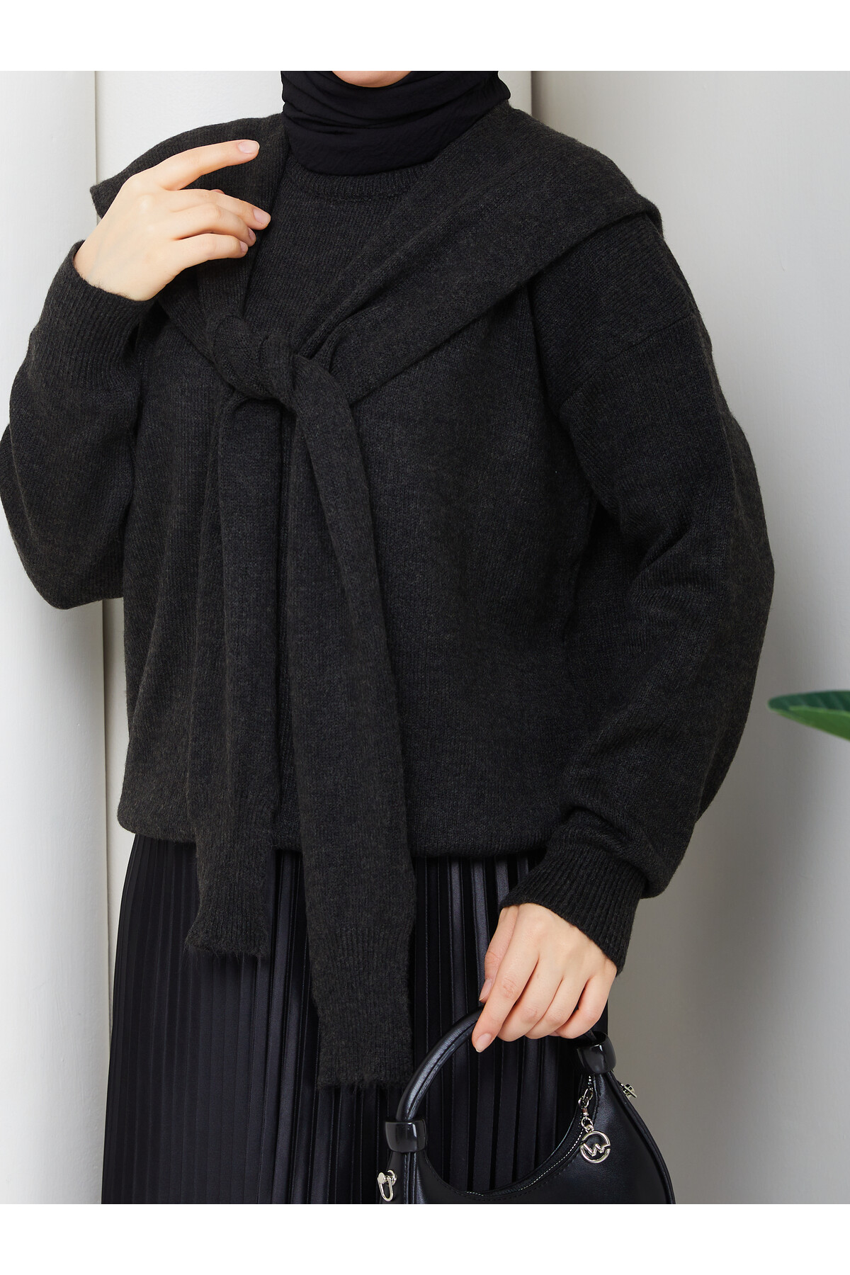 OMUZ ŞAL DETAYLI ETEKLİ KOMBİN - FÜME