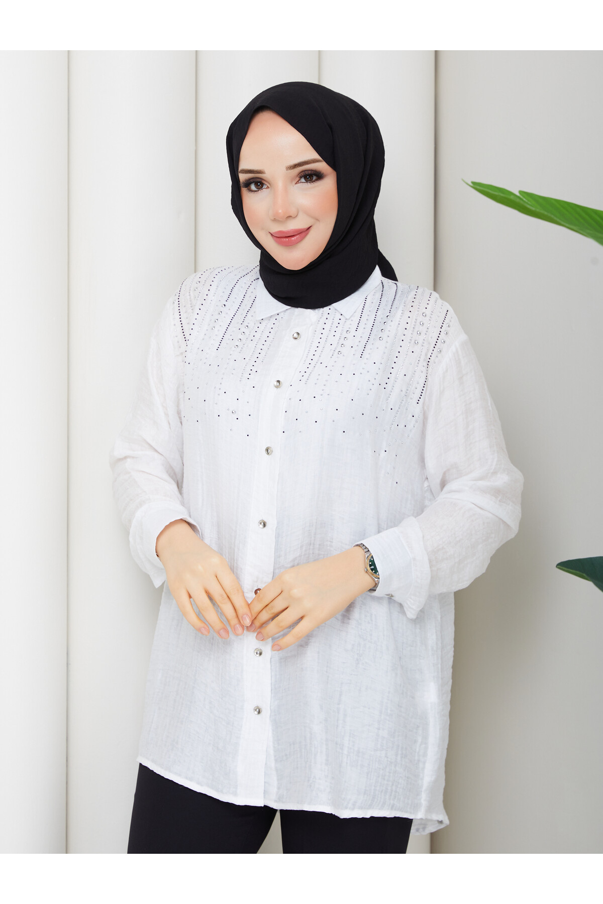 OMUZDAN TAŞ DETAYLI GÖMLEK - BEYAZ