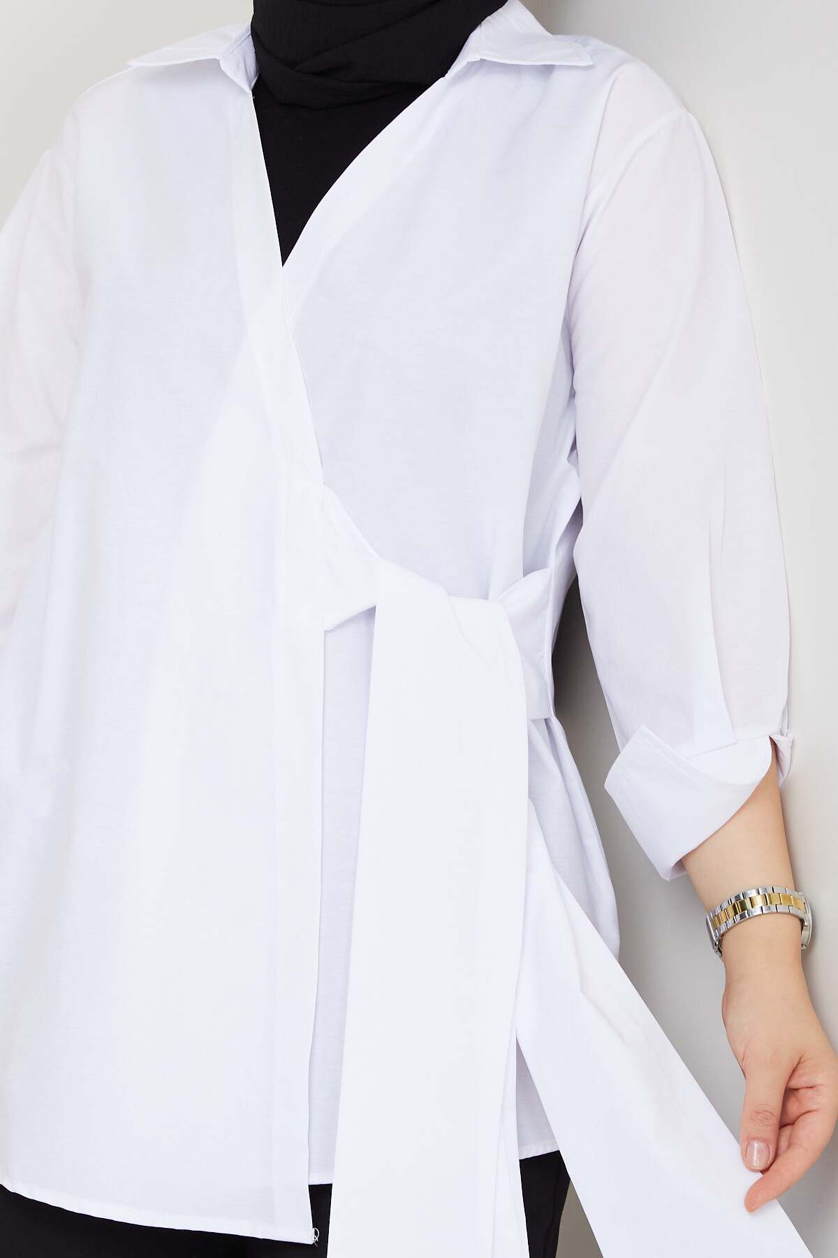 ÖNDEN BAĞLAMALI GÖMLEK-BEYAZ
