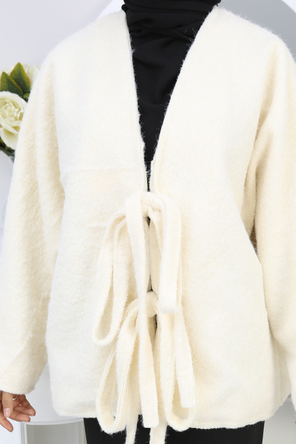 ÖNDEN BAĞLAMALI KAŞE CEKET-KREM