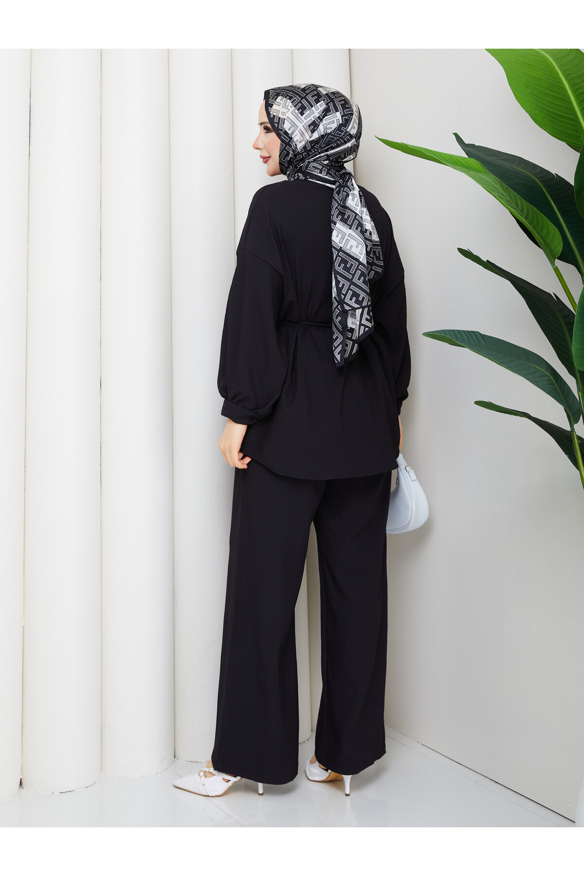 ÖNÜ PERVAZLI HELENA TAKIM - SİYAH