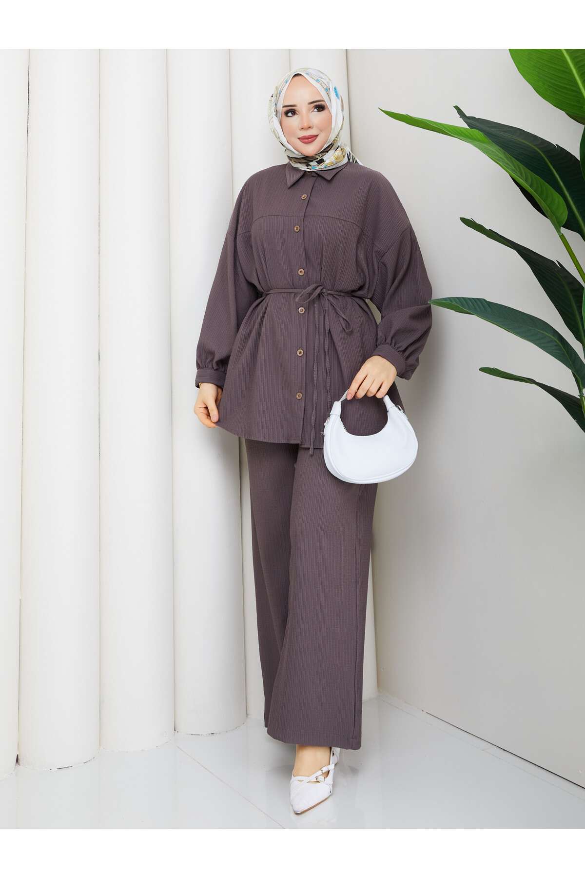 ÖNÜ PERVAZLI HELENA TAKIM - VİZON