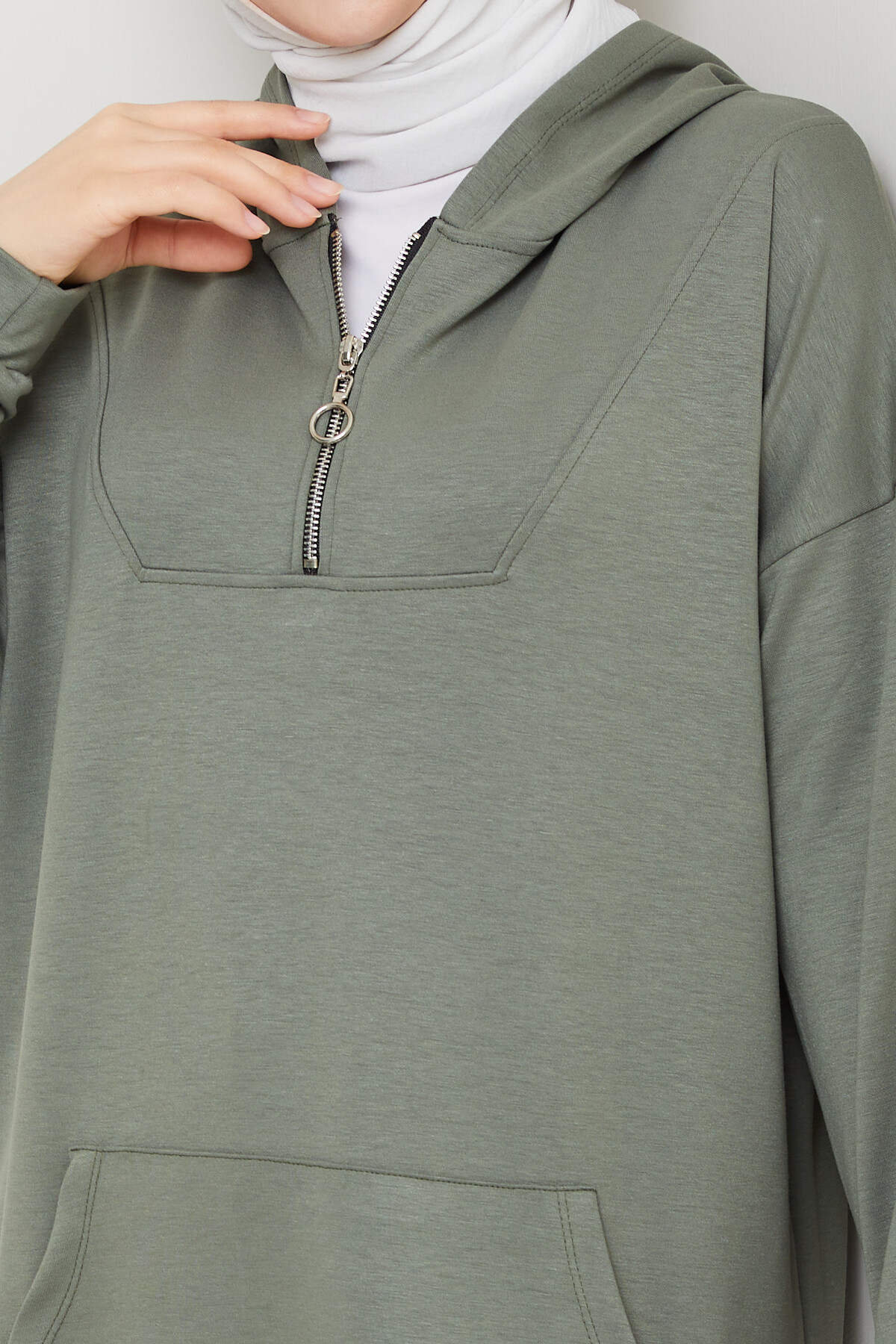 Oysho Kanguru Cep Yarım Fermuarlı Kapşonlu Sweat Haki