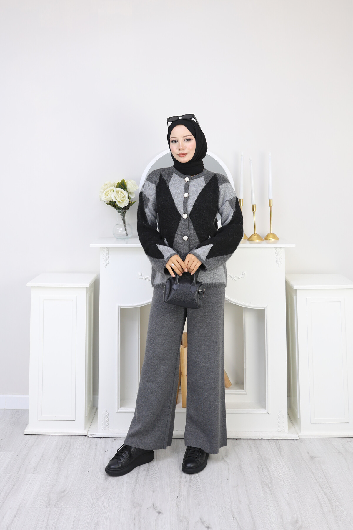 ÜÇGEN DETAY TRİKO HIRKA  -GRİ