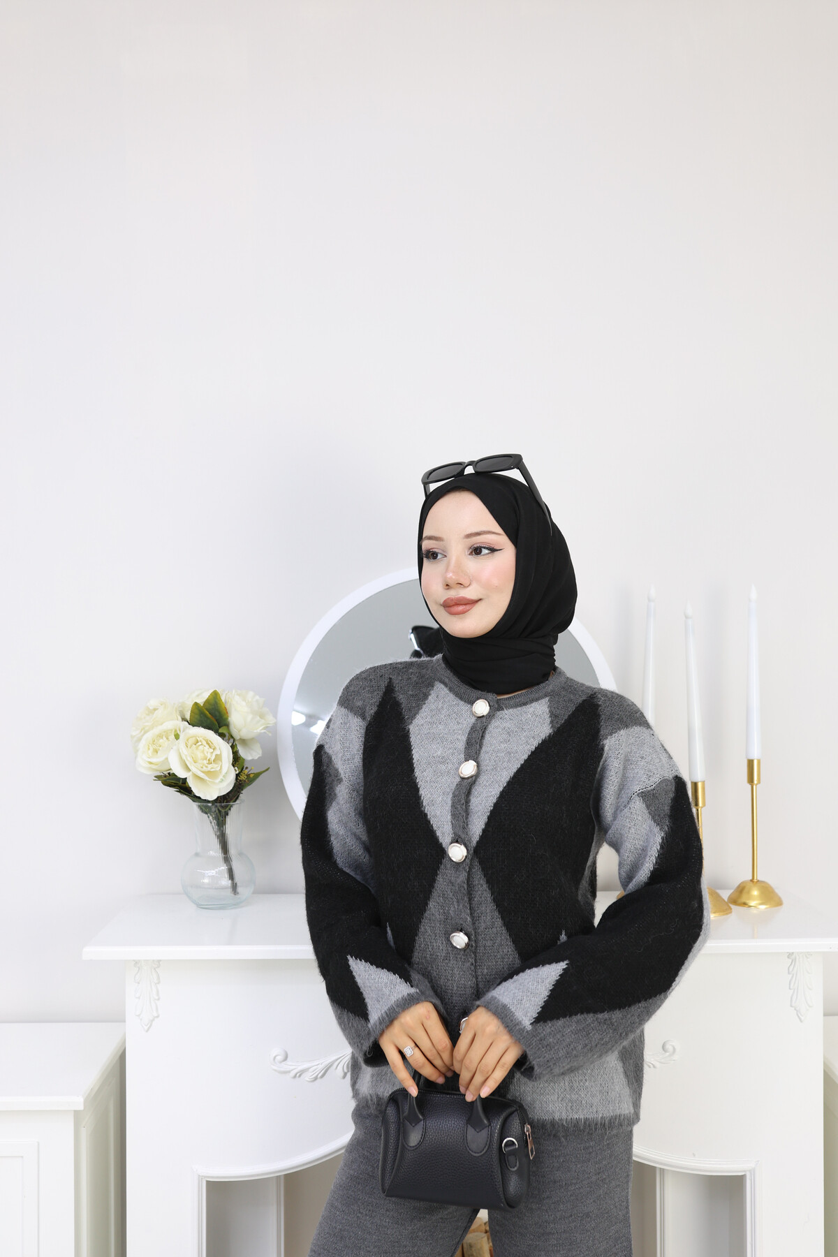 ÜÇGEN DETAY TRİKO HIRKA  -GRİ