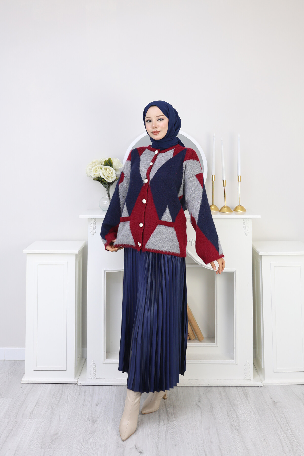 ÜÇGEN DETAY TRİKO HIRKA -KIRMIZI