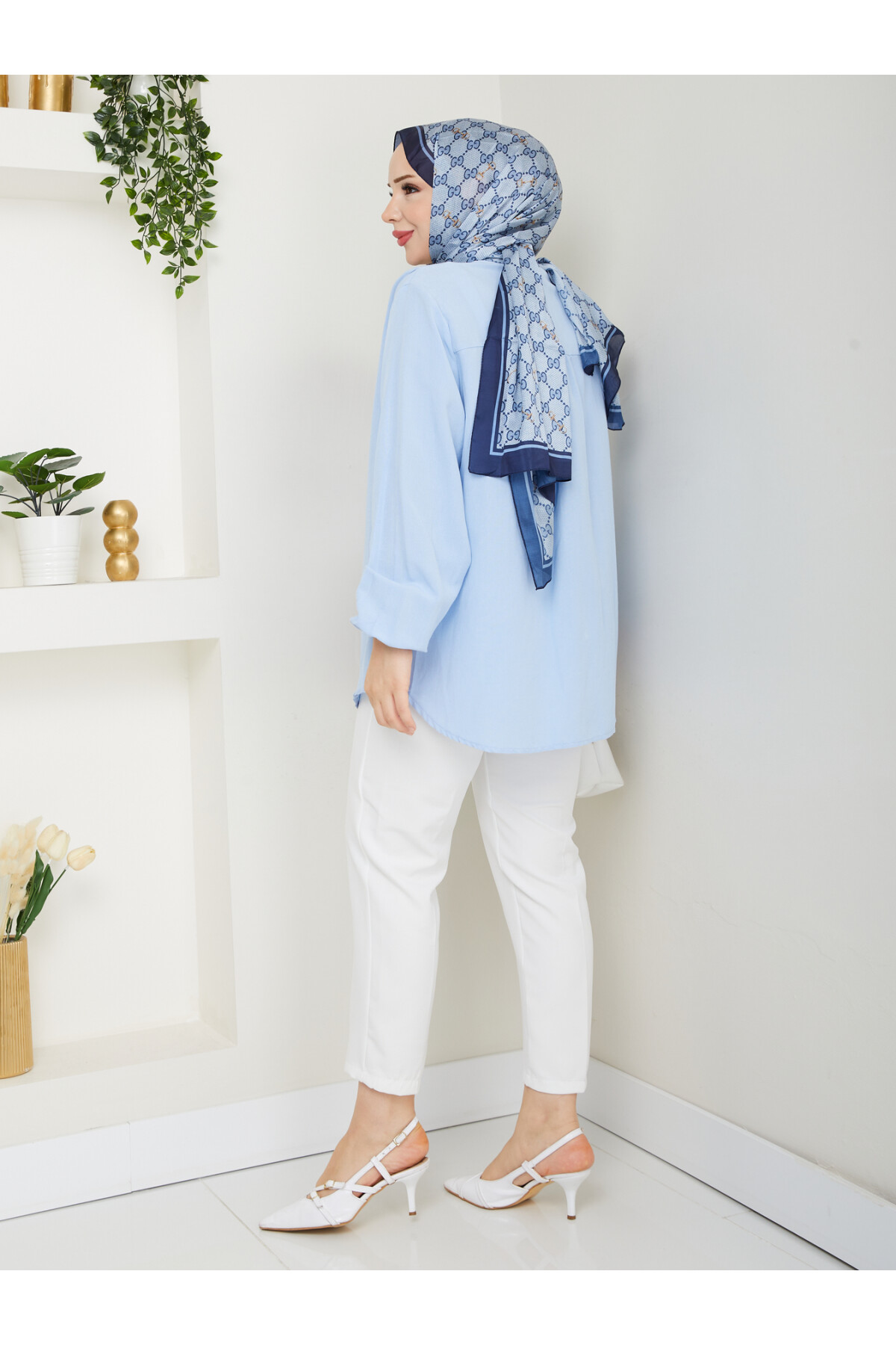 V YAKA DÜĞMELİ GÖMLEK - BEBE MAVİ