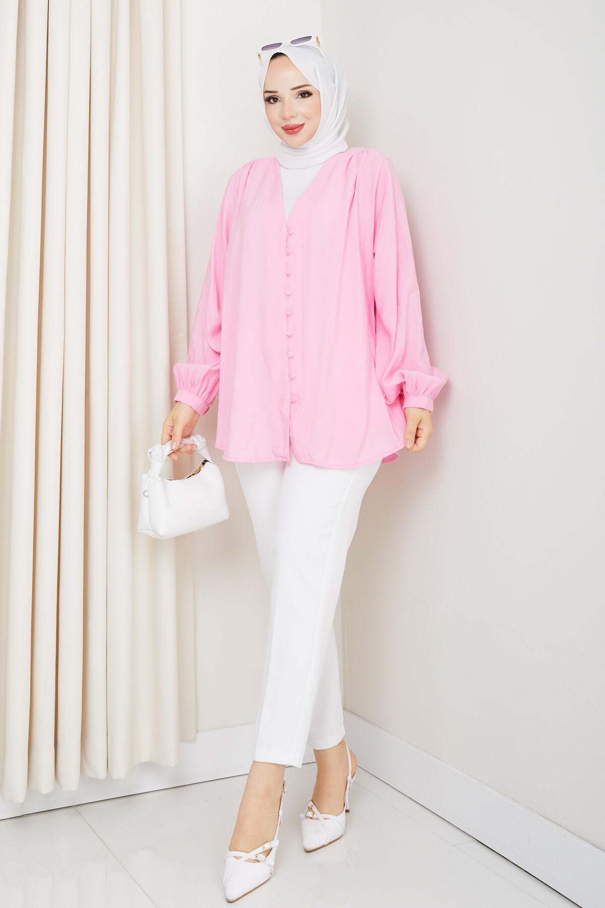 ŞIK V YAKA DÜĞMELİ GÖMLEK - PEMBE