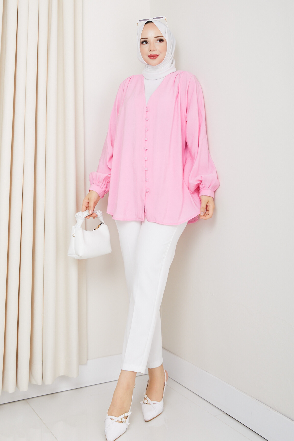 ŞIK V YAKA DÜĞMELİ GÖMLEK - PEMBE